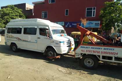 Manjeet Towing Services, Best Car Towing Service In Zirakpur, Top Car Towing Service In Zirakpur, 24 Hour Car Towing Service In Zirakpur, Car Towing Service near me, Car Tow Van near me 